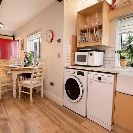 別荘 Traditional With Private Hot Tub In The Heart Of Donegal *