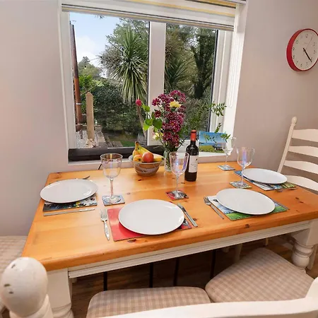 Traditional With Private Hot Tub In The Heart Of Donegal *