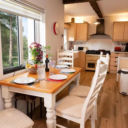 Traditional With Private Hot Tub In The Heart Of Donegal