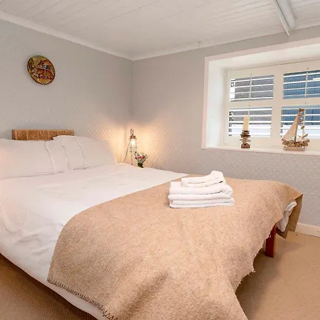 Traditional With Private Hot Tub In The Heart Of Donegal レタケニー