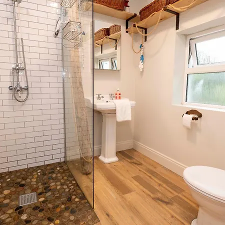 Traditional With Private Hot Tub In The Heart Of Donegal