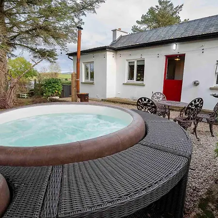 Traditional With Private Hot Tub In The Heart Of Donegal *