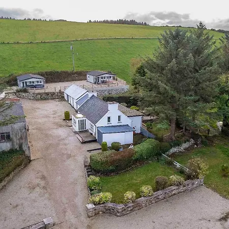 Traditional With Private Hot Tub In The Heart Of Donegal 別荘 *