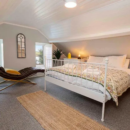 Traditional With Private Hot Tub In The Heart Of Donegal