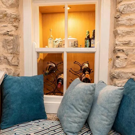 Traditional With Private Hot Tub In The Heart Of Donegal 別荘