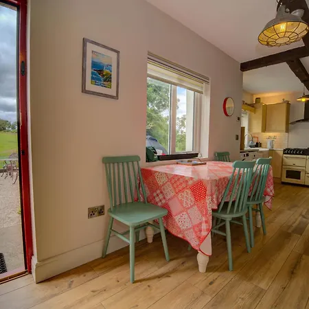 Traditional With Private Hot Tub In The Heart Of Donegal