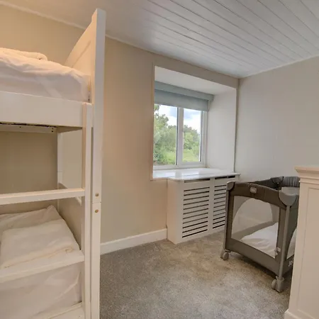 Сasa de vacaciones Traditional With Private Hot Tub In The Heart Of Donegal *