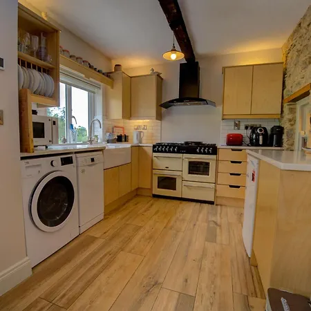 Сasa de vacaciones Traditional With Private Hot Tub In The Heart Of Donegal *