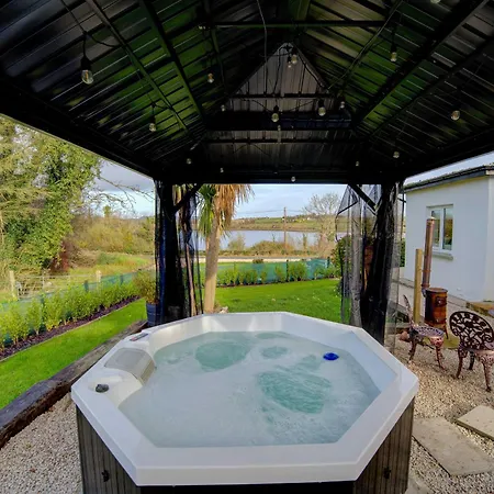 Traditional With Private Hot Tub In The Heart Of Donegal