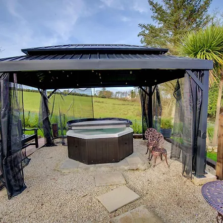 Traditional With Private Hot Tub In The Heart Of Donegal *