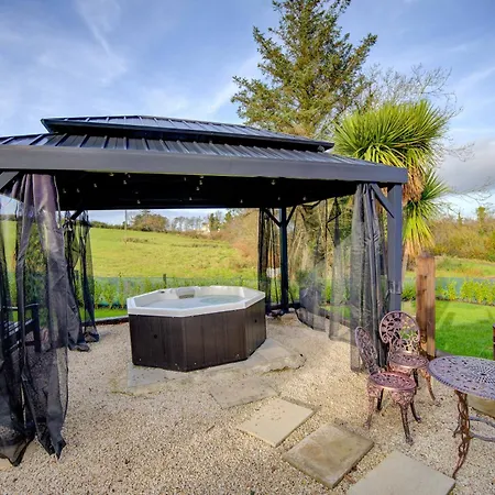 Traditional With Private Hot Tub In The Heart Of Donegal Сasa de vacaciones