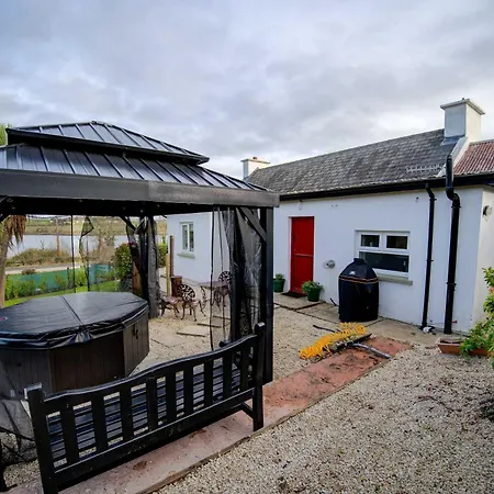 Traditional With Private Hot Tub In The Heart Of Donegal *