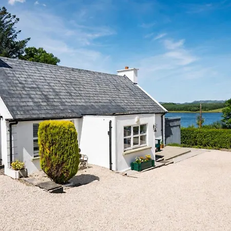 Traditional With Private Hot Tub In The Heart Of Donegal *
