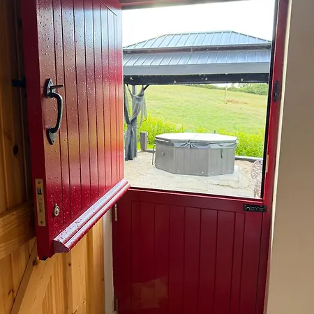 Traditional With Private Hot Tub In The Heart Of Donegal Casa vacanze *