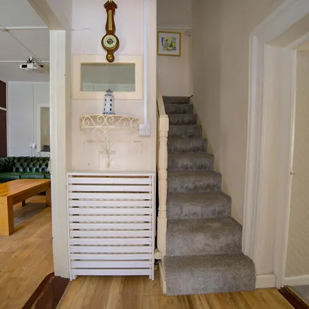 Сasa de vacaciones Traditional With Private Hot Tub In The Heart Of Donegal *