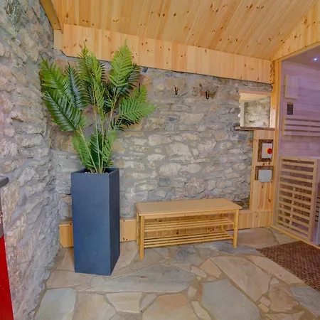 Сasa de vacaciones Traditional With Private Hot Tub In The Heart Of Donegal