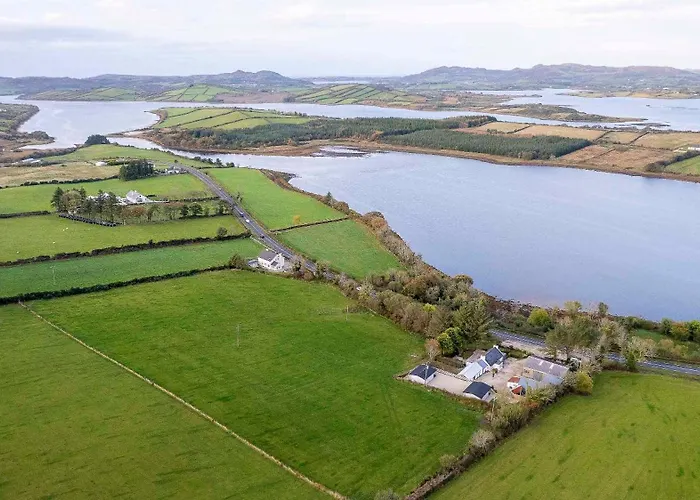 Traditional With Private Hot Tub In The Heart Of Donegal