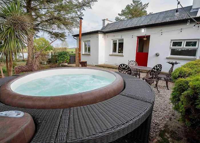 Traditional With Private Hot Tub In The Heart Of Donegal *