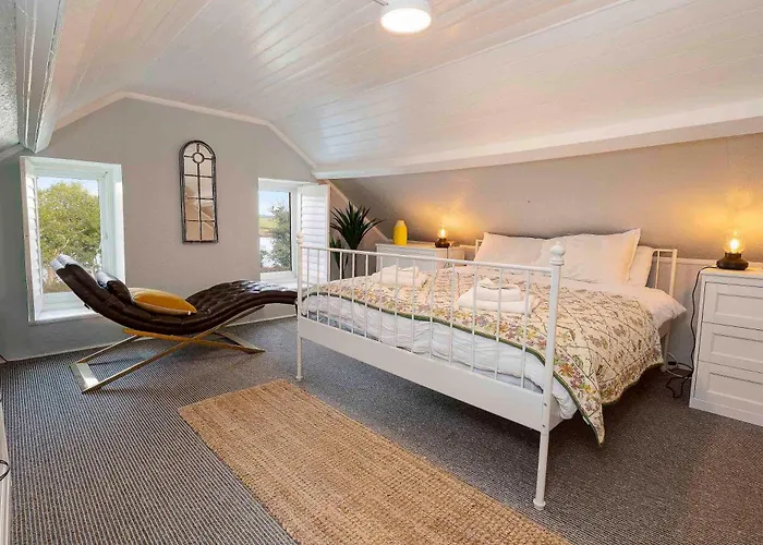 Traditional With Private Hot Tub In The Heart Of Donegal