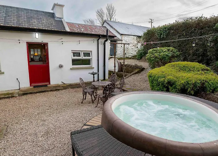 Σπίτι διακοπών Traditional With Private Hot Tub In The Heart Of Donegal *