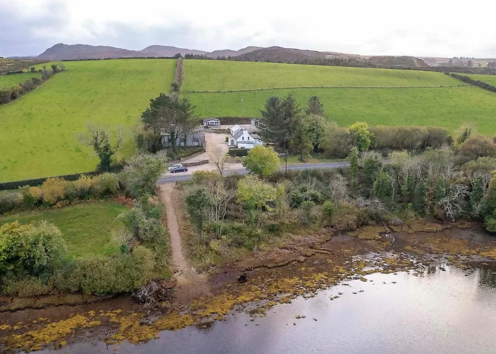 Traditional With Private Hot Tub In The Heart Of Donegal *